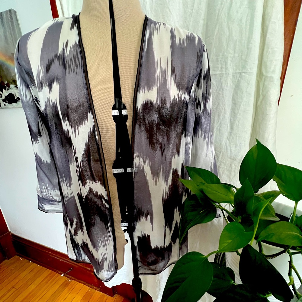 Chico’s Shimmer Stroke Sabina Long Sleeves Shirt Open, black/multi Size 2 Silk